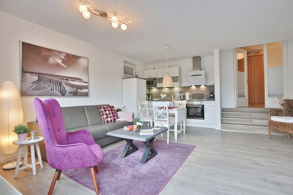 Unclassified image, 1 of 27, button