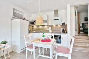 Unclassified image, 2 of 27, button