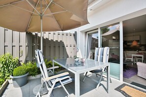 Unclassified image, 3 of 27, button