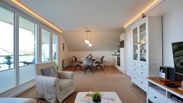 Fernseher, DVD-Player, Stereoanlage