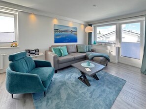 Télévision, lecteur de DVD, chaîne hi-fi