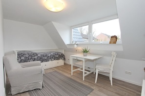 Unclassified image, 3 of 52, button