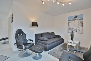 Fernseher, DVD-Player, Stereoanlage