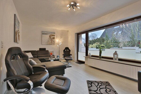 TV, fireplace, DVD player, stereo