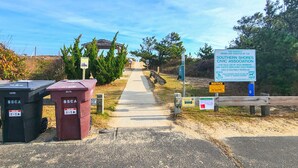 Property grounds - Goldenberg - 🏄Enjoy Spectacular Views from this 4 BR Oceanfront Home🏄 (Southern Shores)