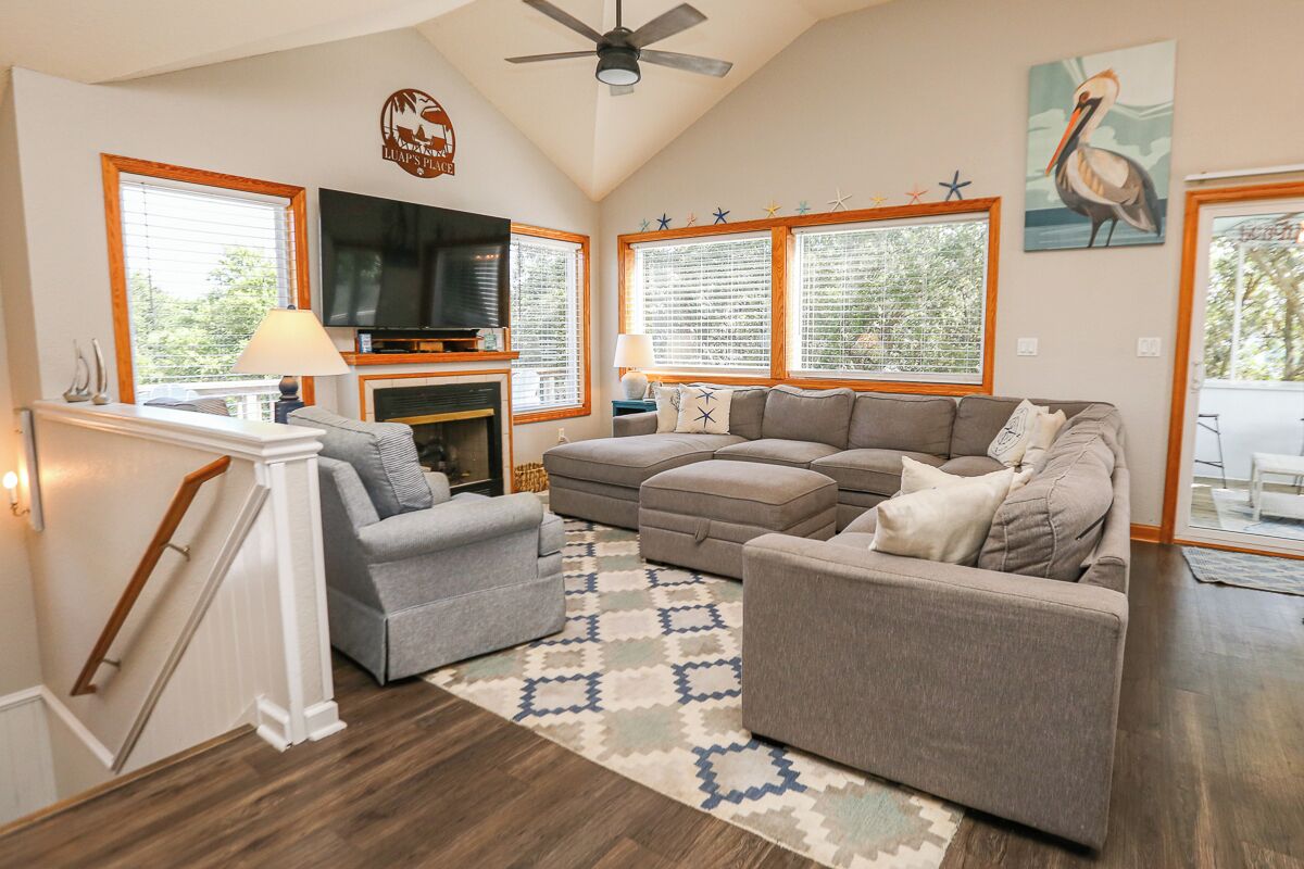 TV, fireplace, stereo