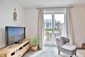Tv, dvd-spelare och en stereo