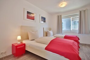 Unclassified image, 5 of 39, button