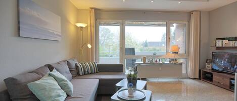 Fernseher, DVD-Player, Stereoanlage