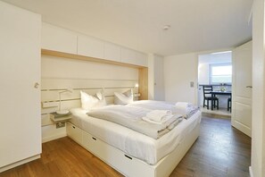 5 Schlafzimmer, Bügeleisen/Bügelbrett, WLAN