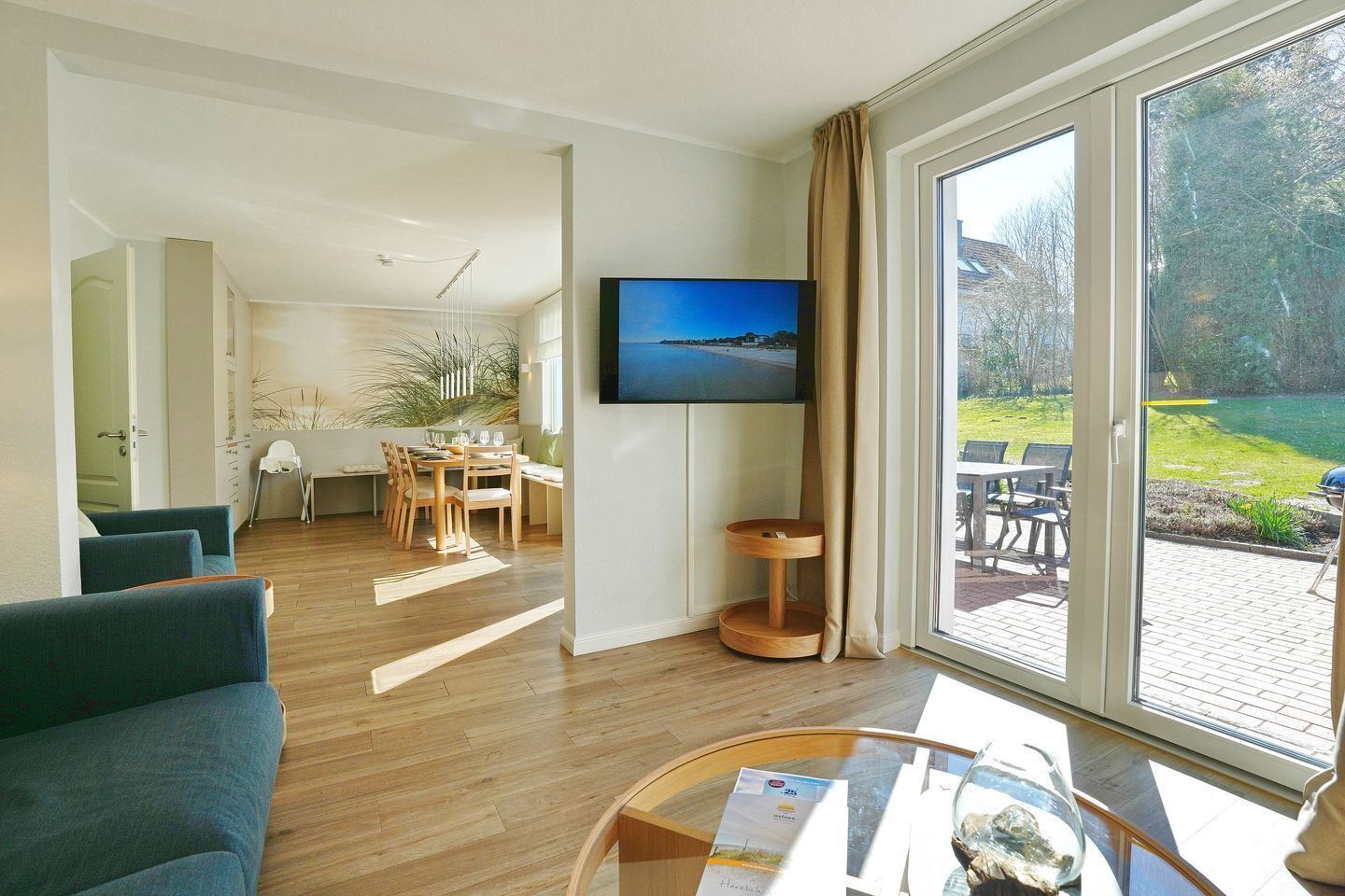 Fernseher, DVD-Player, Stereoanlage