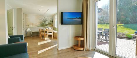 Fernseher, DVD-Player, Stereoanlage