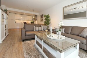 TV, DVD player, stereo - Kurparkresidenz Apartment 14 - Kurparkresidenz (Scharbeutz)