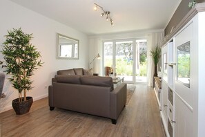 TV, DVD player, stereo - Kurparkresidenz Apartment 14 - Kurparkresidenz (Scharbeutz)