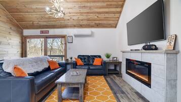 TV connectée, cheminée, médiathèque