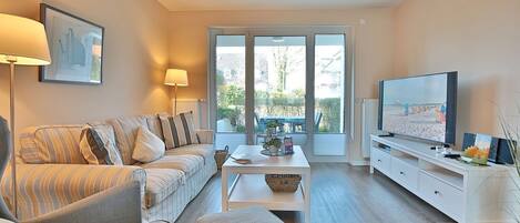 Fernseher, DVD-Player, Stereoanlage