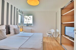 Unclassified image, 5 of 36, button