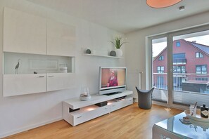 Fernseher, DVD-Player, Stereoanlage