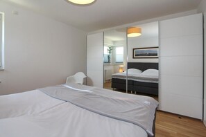 Unclassified image, 4 of 36, button