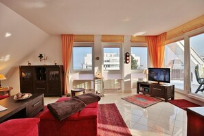 Televisión, reproductor de DVD y estéreo 