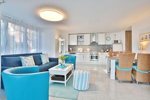 Unclassified image, 4 of 19, button