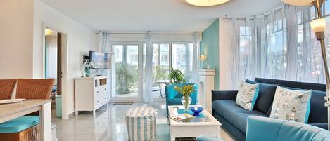 Televisión, reproductor de DVD y estéreo