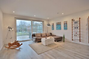 TV, DVD-spiller og stereoanlegg