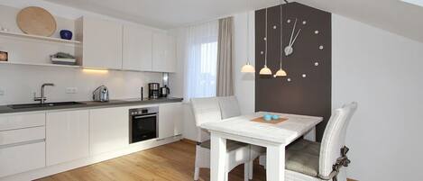 Fridge, oven, stovetop, dishwasher