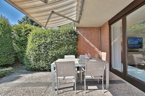 Outdoor dining - Am Knurrhahn Apartment 1 - Semi-detached house Am Knurrhahn (Scharbeutz)