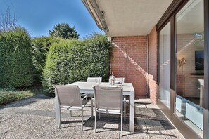 Unclassified image, 2 of 32, button