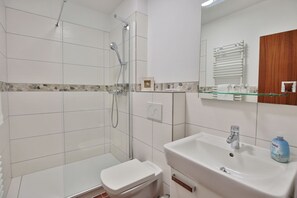 Unclassified image, 3 of 32, button