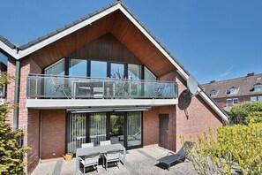 Outdoor dining - Am Knurrhahn Apartment 2*** - Semi-detached house Am Knurrhahn (Scharbeutz)