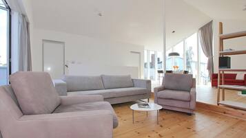 Fernseher, DVD-Player, Stereoanlage