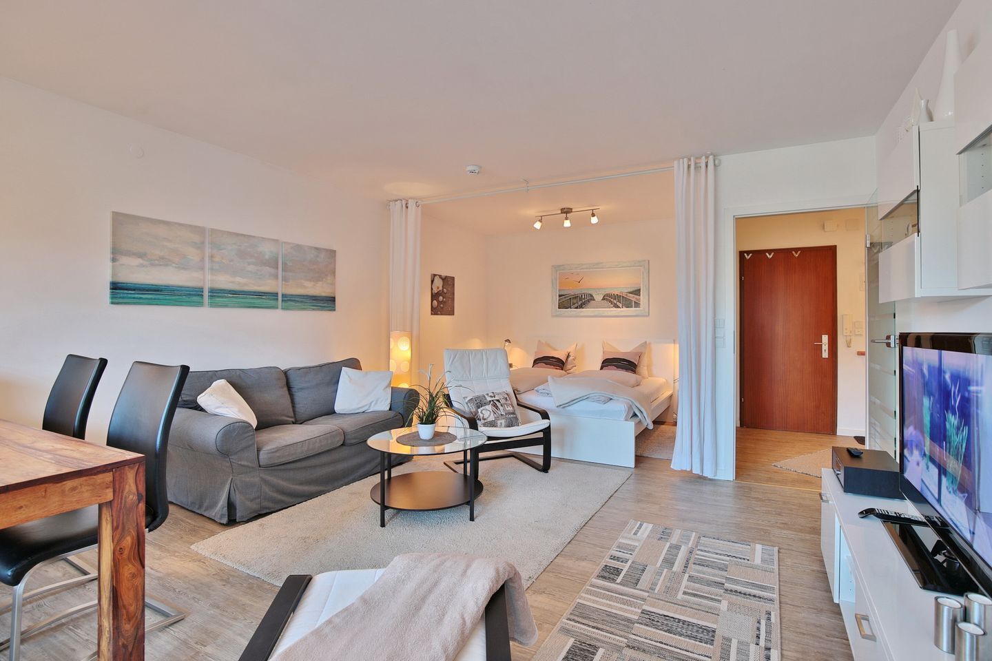 Televisión, reproductor de DVD y estéreo 