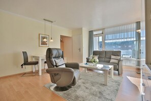 Télévision, lecteur de DVD, chaîne hi-fi