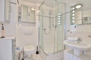 Shower, hair dryer - Hansa Residence II Apartment 12 - Hansa Residence II (Scharbeutz)