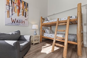 3 bedrooms, iron/ironing board, WiFi, bed sheets - Balcony w/ Mountain Views - 3 Bedroom + Loft - Hot Tub (Steamboat Springs)