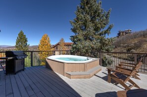 Terrace/patio - 3 Bedroom + Loft - Great Views, Hot Tub, Fireplace (Steamboat Springs)