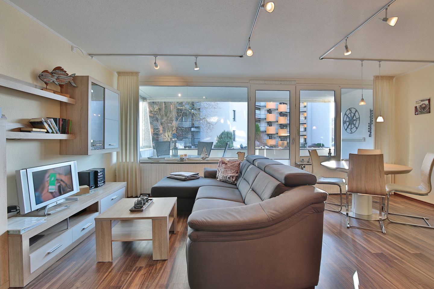 Fernseher, Stereoanlage