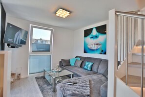 TV, DVD player, aparelho de som