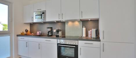 冷蔵庫、電子レンジ、コンロ、食器洗い機