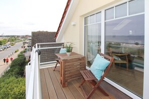 Unclassified image, 3 of 27, button