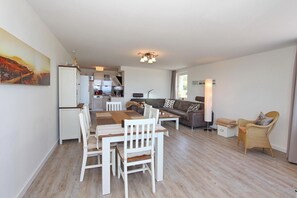 Unclassified image, 4 of 34, button