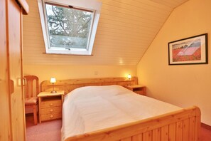 2 Schlafzimmer, Bügeleisen/Bügelbrett