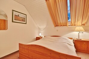 2 Schlafzimmer, Bügeleisen/Bügelbrett