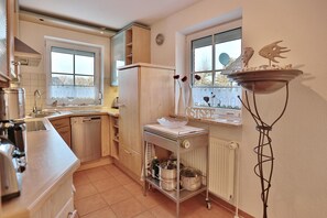 Refrigerador, horno, parrilla de estufa y lavavajillas 