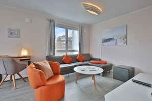 Unclassified image, 2 of 30, button