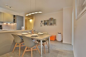 Unclassified image, 5 of 30, button