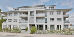 Unclassified image, 4 of 30, button