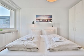 2 bedrooms, iron/ironing board, WiFi